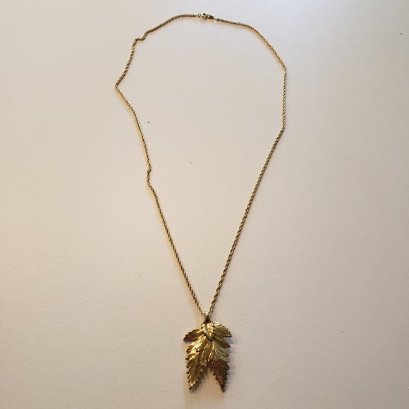 Vintage Gold Leaf Necklace - Picture 2 of 2